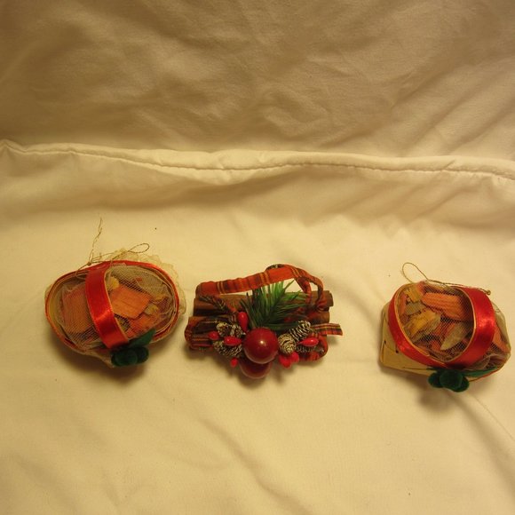 VTG 80'S SET OF 3 COUNTRY/RUSTIC STYLE ORNAMENTS, BASKETS & FIREWOOD BUNDLE - Picture 4 of 6